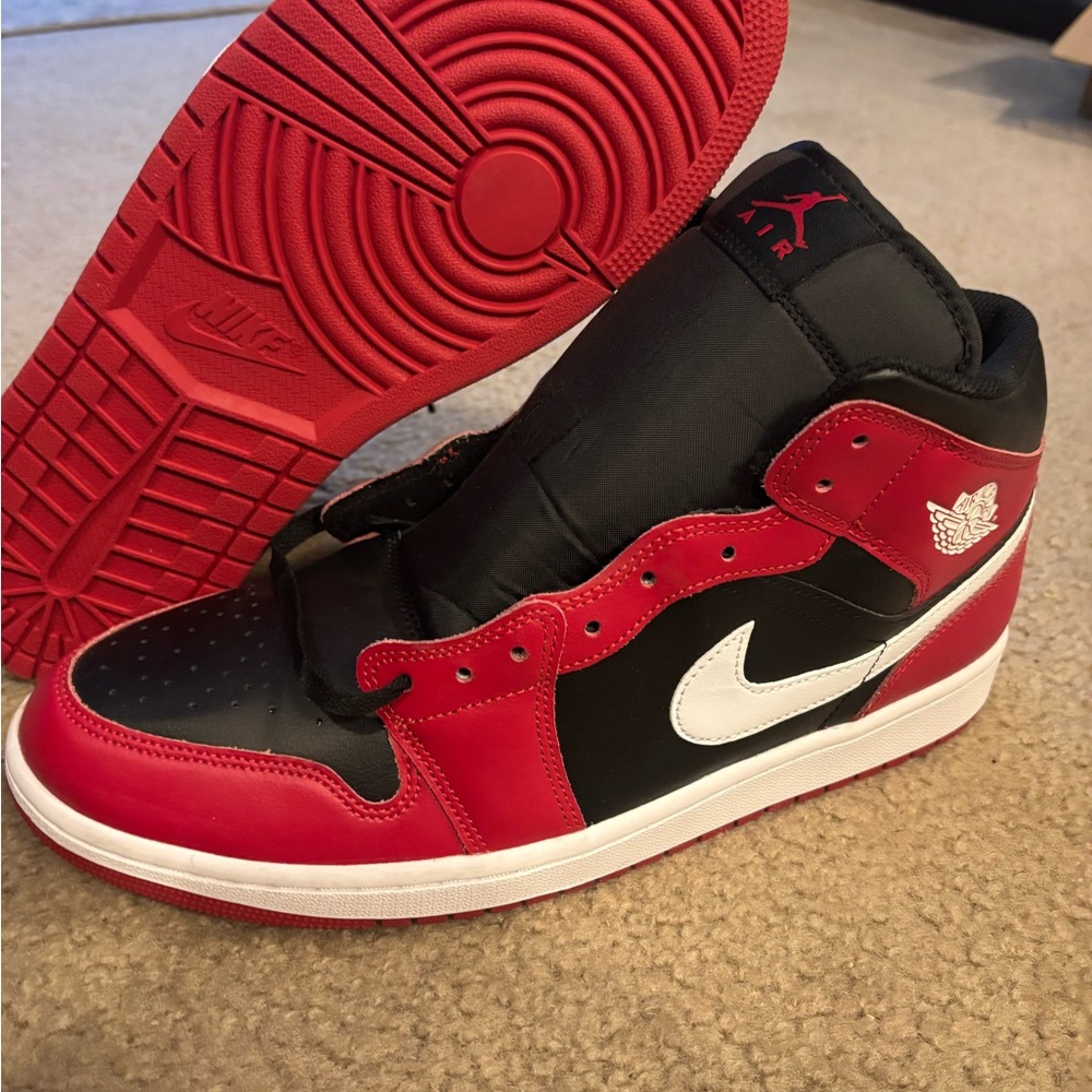 Air Jordan 1 Mid - Gym Red RARE 12.5 size